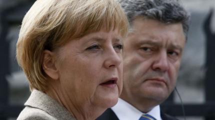 Порошенко пытается уговорить Меркель помочь ему усидеть в кресле президента Порошенко пытается уговорить Меркель помочь ему усидеть в кресле президента
