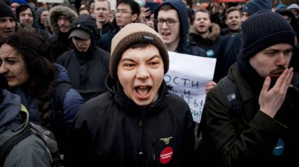 Школьников в соцсетях вербуют на митинги за Навального Школьников в соцсетях вербуют на митинги за Навального