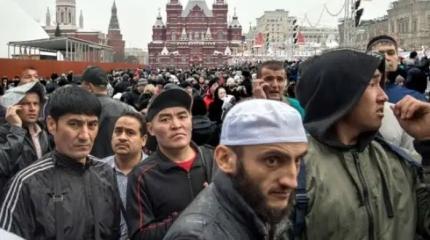 Они хотят «выдавить русских»: в РФ сделали жёсткое заявление о мигрантах