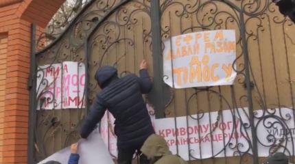 Инцидент с нападением на православных: Киев использует последний аргумент Инцидент с нападением на православных: Киев использует последний аргумент
