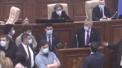 Центр власти в Молдове перемещается в парламент Центр власти в Молдове перемещается в парламент