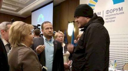 В Киеве нацисты сорвали "Форум национальных меньшинств" В Киеве нацисты сорвали "Форум национальных меньшинств"