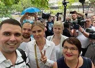 Деморализация и подавленность: сторонники Навального об отъезде Соболь Деморализация и подавленность: сторонники Навального об отъезде Соболь
