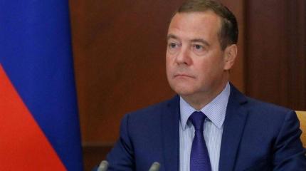 Медведев: Украина превратилась в игрушку в руках Запада Медведев: Украина превратилась в игрушку в руках Запада