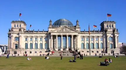 Правительство ФРГ игнорирует парламент Правительство ФРГ игнорирует парламент