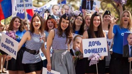 Улыбки из Крыма: Дочери офицеров о Путине Улыбки из Крыма: Дочери офицеров о Путине
