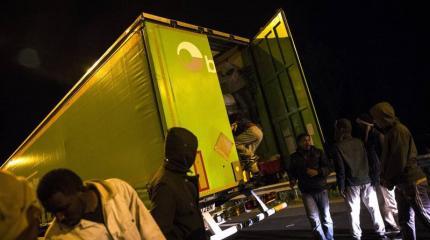 Ситуация с беженцами в Европе вышла из-под контроля. В борьбу вступили правые силы Ситуация с беженцами в Европе вышла из-под контроля. В борьбу вступили правые силы