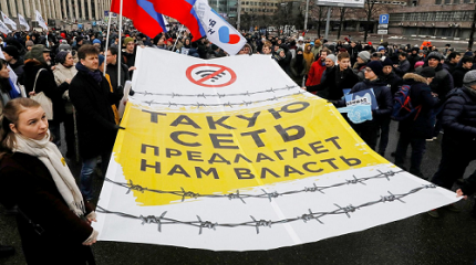 Песков отчасти поддержал митинг за свободу Интернета. Полиция – нет… Песков отчасти поддержал митинг за свободу Интернета. Полиция – нет…