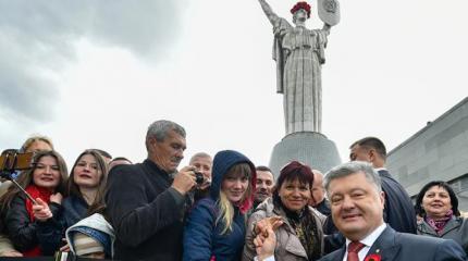 Порошенко уверен: от народа его защитит Запад Порошенко уверен: от народа его защитит Запад
