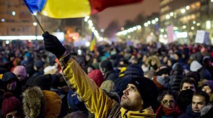 Граждане Румынии протестуют из-за военной помощи Украине Граждане Румынии протестуют из-за военной помощи Украине