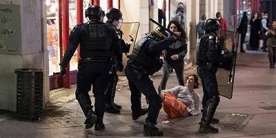 То, что делается в Москве на митингах – детский сад по сравнению с Парижем То, что делается в Москве на митингах – детский сад по сравнению с Парижем
