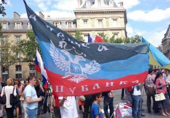 Митингующие парижане надеются, что в Новороссию войдут и другие регионы Украины