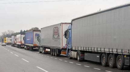 Украинцы напали на сербских водителей с криками «Это Украина» Украинцы напали на сербских водителей с криками «Это Украина»