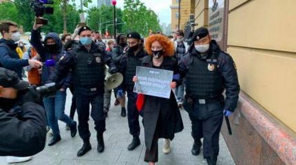 Стервятники — как оппозиция устроила балаган из гибели Таушанкова Стервятники — как оппозиция устроила балаган из гибели Таушанкова