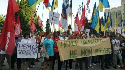 Общество против украинских нацистов, власть – за