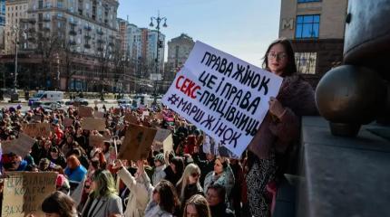 Уберите детей от экранов: 8 марта в Киеве отметили «маршем Эпштейна»