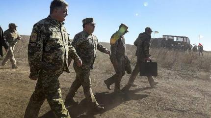 Порошенко бросает вызов «Азову» Порошенко бросает вызов «Азову»