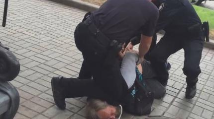 Украинская полиция всесильна против граждан и беспомощна против преступников Украинская полиция всесильна против граждан и беспомощна против преступников