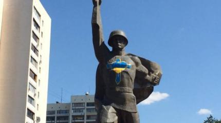 Толстой и Троцкий заставляют Киев хвататься за пистолет Толстой и Троцкий заставляют Киев хвататься за пистолет