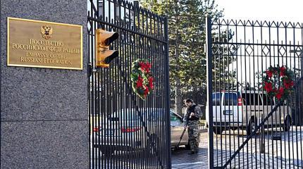 На коротком поводке: Что еще придумают США, чтобы наказать дипломатов РФ