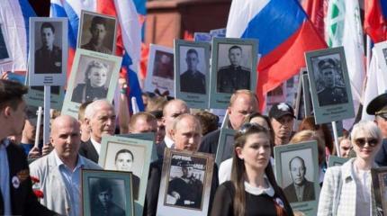 Путин принимает участие в акции «Бессмертный полк» в Москве Путин принимает участие в акции «Бессмертный полк» в Москве
