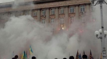 В Черкассах захватили здание ОГА В Черкассах захватили здание ОГА