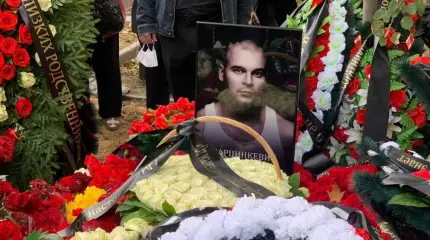 Нацбат «Азов» выдвинул претензии на Москву во время похорон «Тесака» Нацбат «Азов» выдвинул претензии на Москву во время похорон «Тесака»