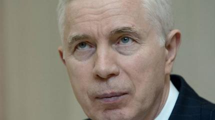 Виктор Холстов продемонстрировал журналистам патент США на "Новичок"