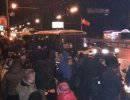 В Киеве протестующие напали на бойцов Беркута после столкновений у суда