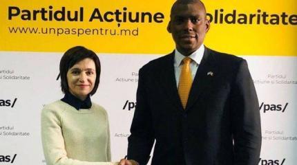 Посол США в Молдове Дерек Хоган диктует молдаванам, кого им выбирать Посол США в Молдове Дерек Хоган диктует молдаванам, кого им выбирать