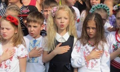 Родители на Украине отказались одевать детей в вышиванки Родители на Украине отказались одевать детей в вышиванки
