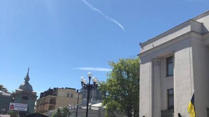 Во время молебна против гонений на Московский Патриархат появилось знамение Во время молебна против гонений на Московский Патриархат появилось знамение