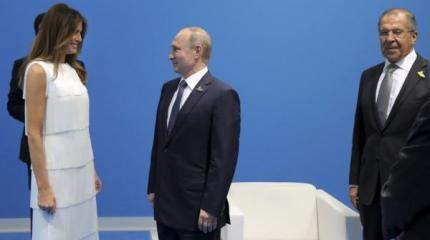 WE: даже первой леди не удалось «свернуть» беседу Трампа и Путина WE: даже первой леди не удалось «свернуть» беседу Трампа и Путина