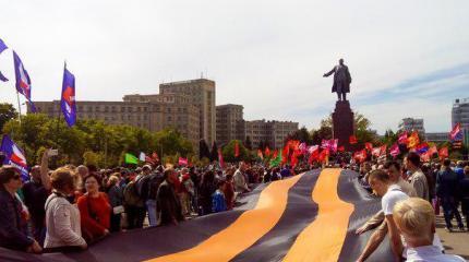 Полиция Харькова пообещала забирать в участок всех за георгиевские ленты Полиция Харькова пообещала забирать в участок всех за георгиевские ленты