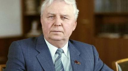Егор Лигачёв: из гущи народной к высотам управления Егор Лигачёв: из гущи народной к высотам управления