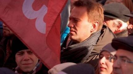 Либералы – новые левые? Навальный хочет отнять у коммунистов красный флаг?