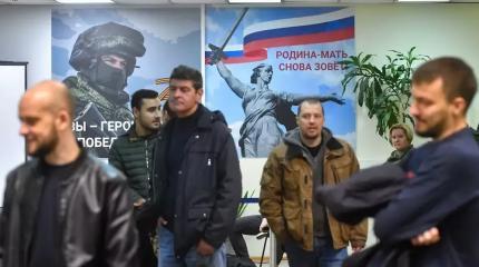 На что чиновники тратят деньги, пока мобилизованные спят в ангарах На что чиновники тратят деньги, пока мобилизованные спят в ангарах
