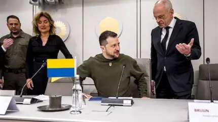 Зеленский показал голландцам «большой средний палец», а те перевернули флаг Зеленский показал голландцам «большой средний палец», а те перевернули флаг