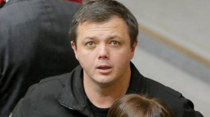 Семенченко заявил о фейсконтроле среди протестующих под Радой Семенченко заявил о фейсконтроле среди протестующих под Радой