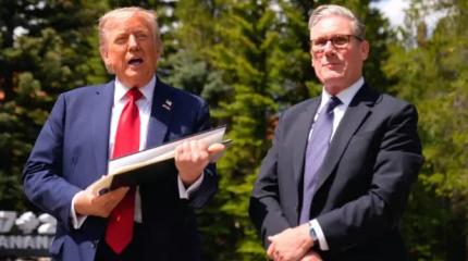 Белый человек Трамп прибыл к пигмею Стармеру поговорить на равных Белый человек Трамп прибыл к пигмею Стармеру поговорить на равных