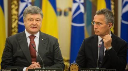 Десять лет — не предел: почему НАТО выгодно "кормить завтраками" Киев