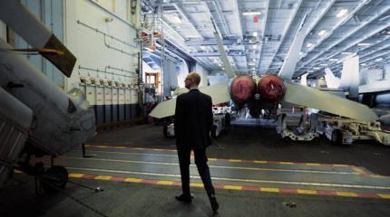 Что делал премьер-министр Украины Арсений Яценюк на американском авианосце? Что делал премьер-министр Украины Арсений Яценюк на американском авианосце?