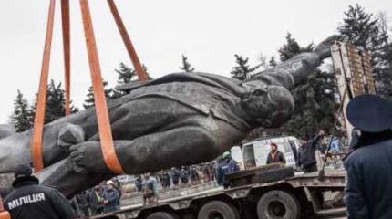 Почему Вятрович боится памятников Ленину