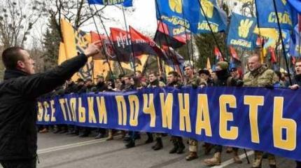 Украина: жителей юго-востока лишают гражданских прав