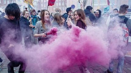 Протесты в Любеке: Немцы требуют возвращения России в «Большую восьмерку» Протесты в Любеке: Немцы требуют возвращения России в «Большую восьмерку»