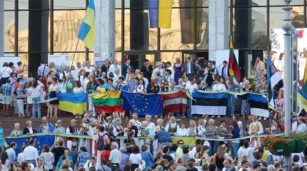 Украину и ее соседей скрепляет только русофобия Украину и ее соседей скрепляет только русофобия