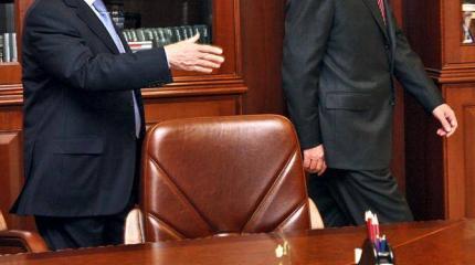 Чиновника в России могут посадить по двум причинам. И это не воровство Чиновника в России могут посадить по двум причинам. И это не воровство