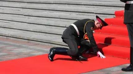 Караул! Караул устал. И зрители тоже! Караул! Караул устал. И зрители тоже!
