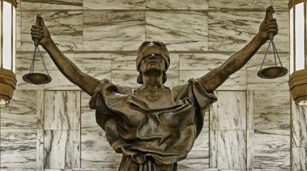 «Единая Россия» пояснила, почему судьям разрешили иметь дворцы за рубежом «Единая Россия» пояснила, почему судьям разрешили иметь дворцы за рубежом