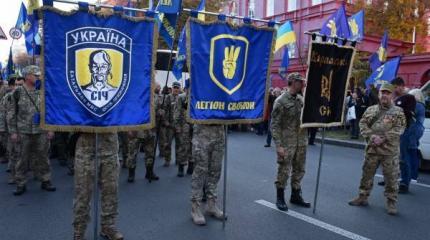 Националисты перекрыли улицы Киева, требуя продолжать войну на Донбассе Националисты перекрыли улицы Киева, требуя продолжать войну на Донбассе